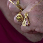 Colar Nossa Senhora Aparecida - Dupla Face com Manto de Zircônia Rosa